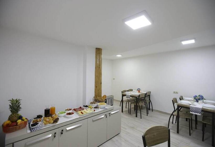 هتل Golden Nugget Tbilisi