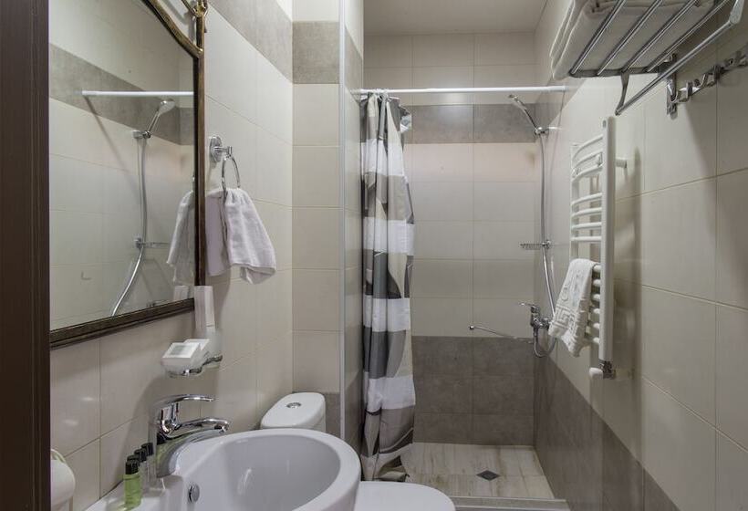 هتل Golden Nugget Tbilisi