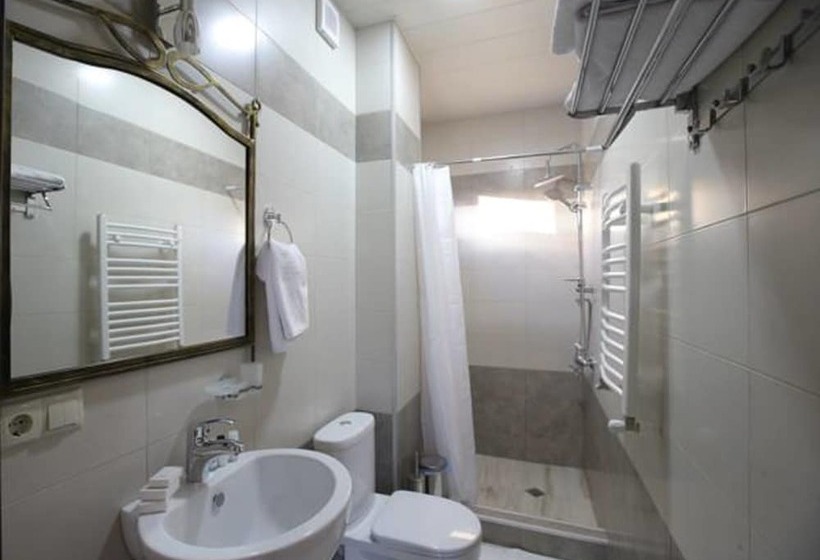 هتل Golden Nugget Tbilisi