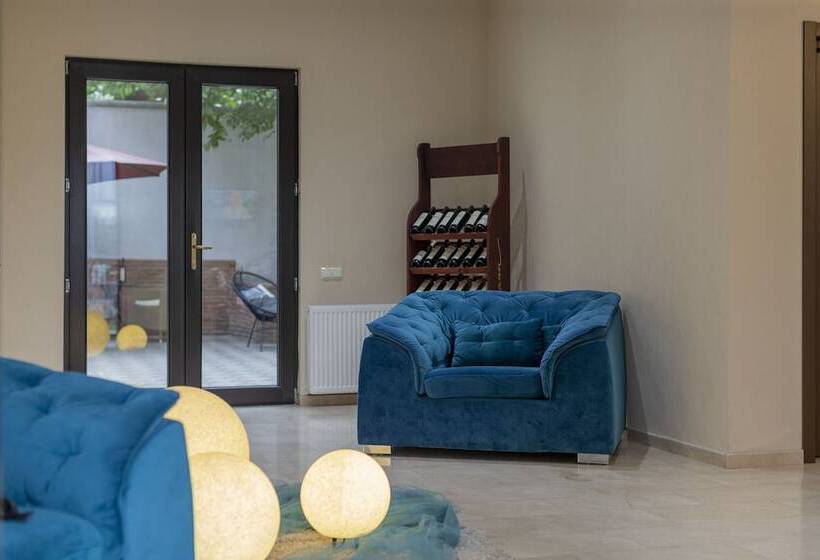 هتل Golden Nugget Tbilisi