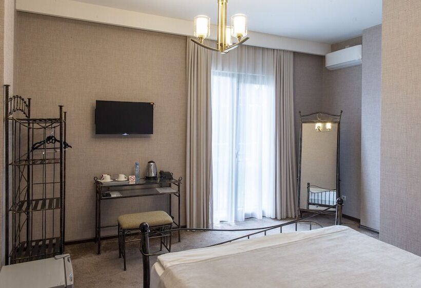 هتل Golden Nugget Tbilisi