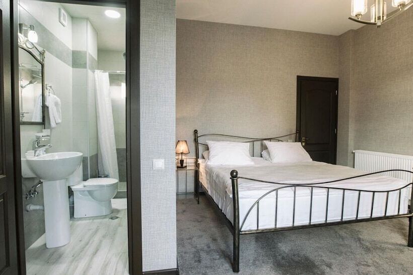 هتل Golden Nugget Tbilisi