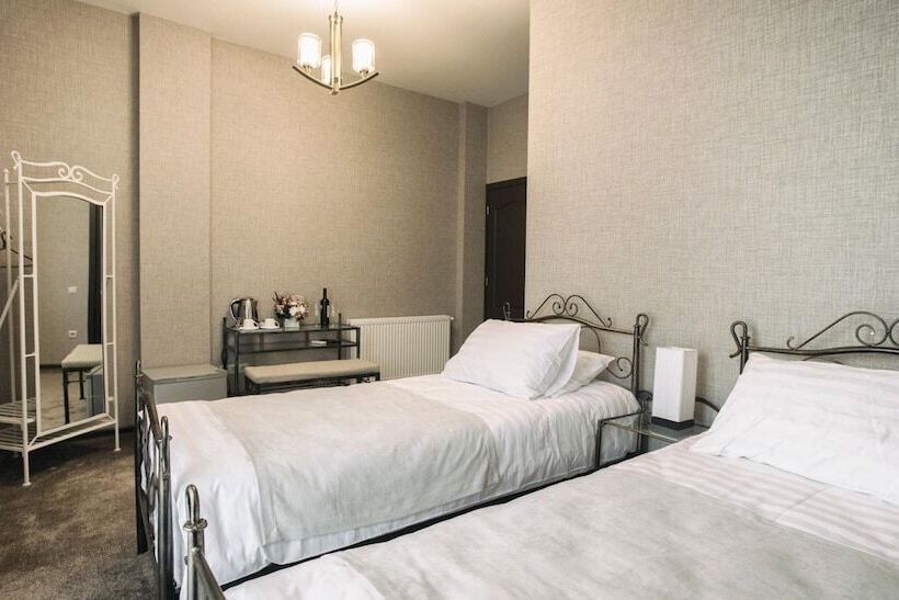 هتل Golden Nugget Tbilisi