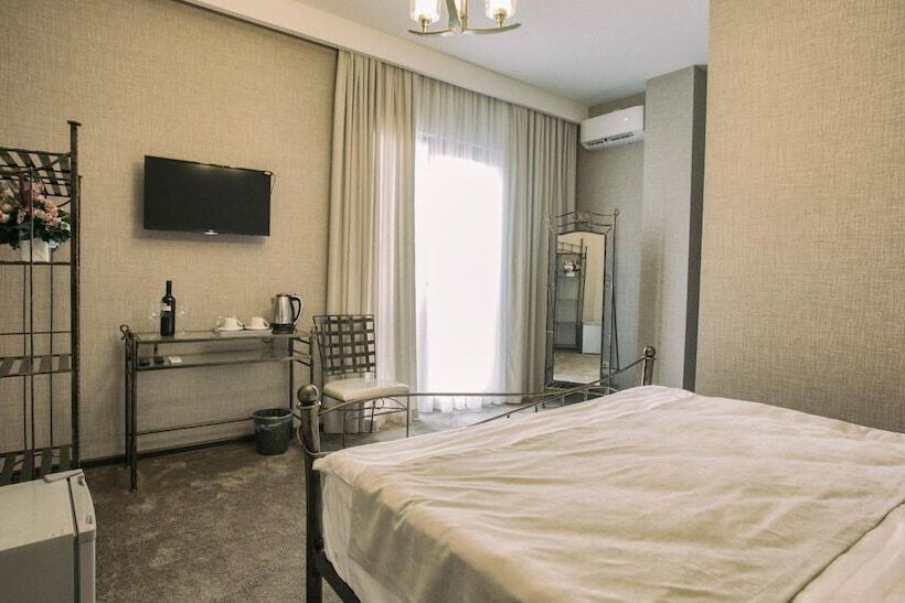 هتل Golden Nugget Tbilisi