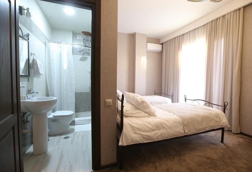 هتل Golden Nugget Tbilisi