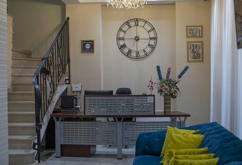 هتل Golden Nugget Tbilisi