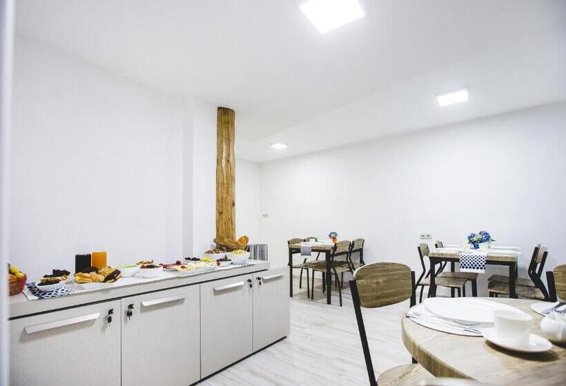 هتل Golden Nugget Tbilisi