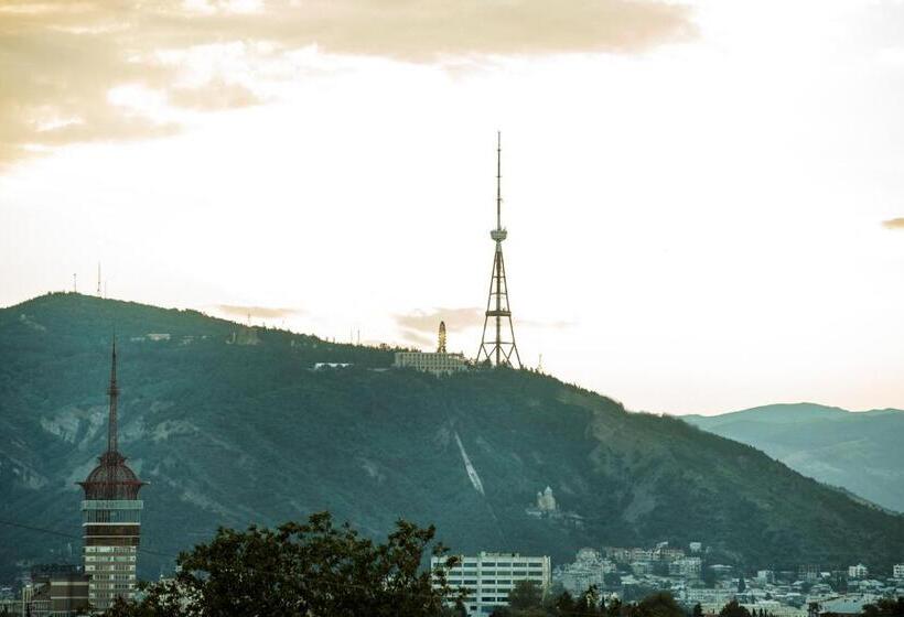 هتل Golden Nugget Tbilisi