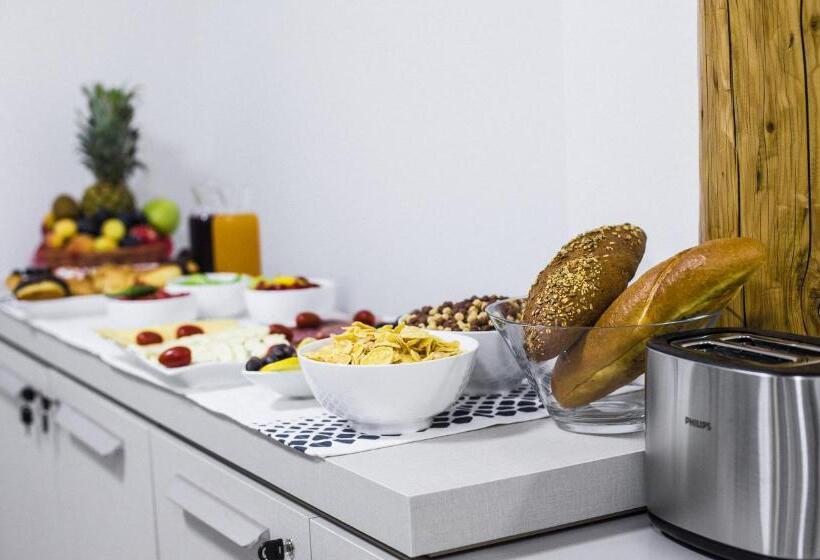 هتل Golden Nugget Tbilisi