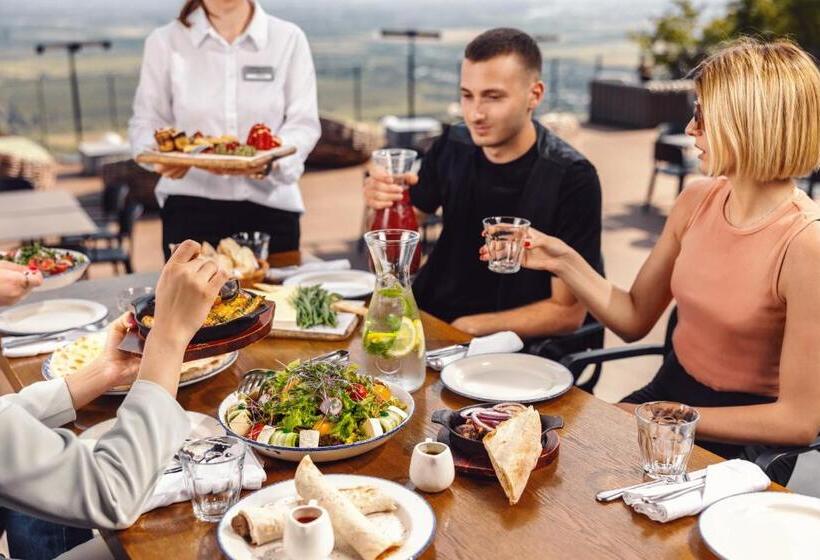 هتل Kvareli Lake Resort