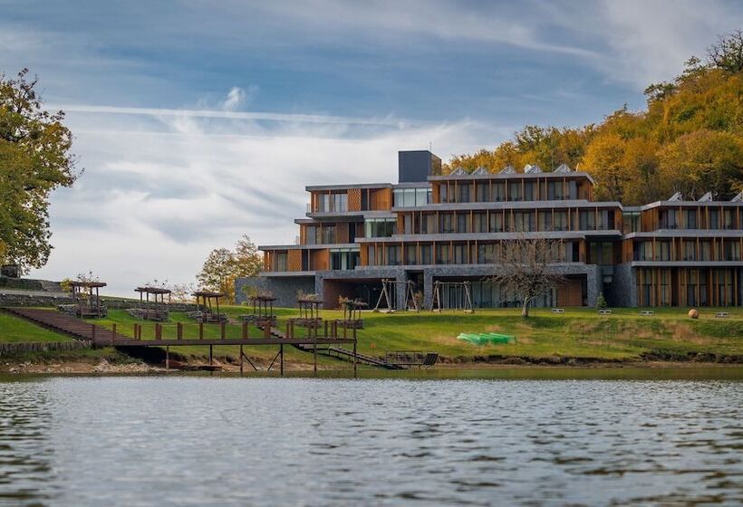 هتل Kvareli Lake Resort