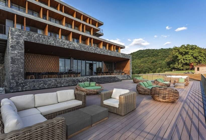 هتل Kvareli Lake Resort