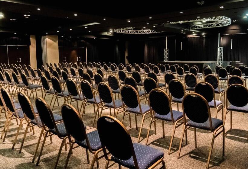 בית מלון כפרי Melincue Casino & Resort