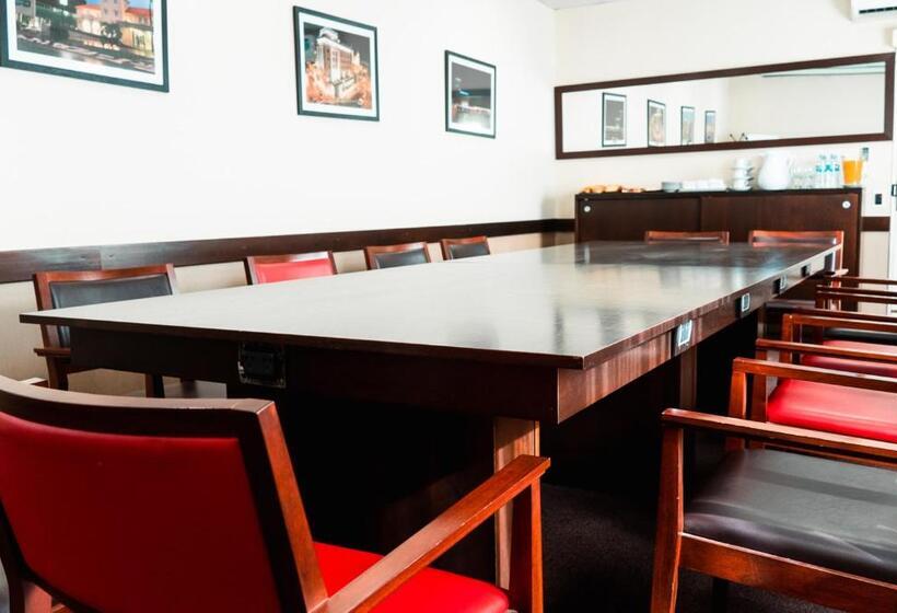 בית מלון כפרי Melincue Casino & Resort