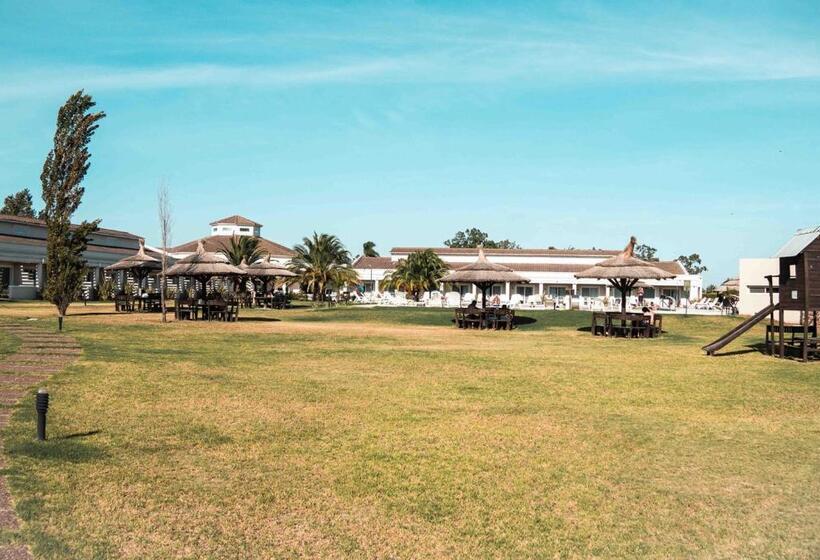 בית מלון כפרי Melincue Casino & Resort