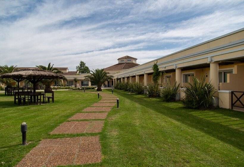 בית מלון כפרי Melincue Casino & Resort