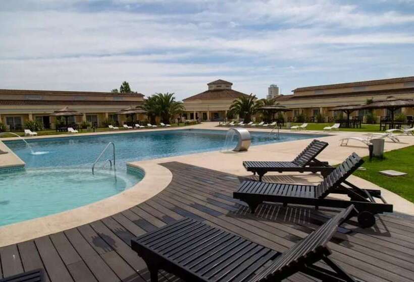 בית מלון כפרי Melincue Casino & Resort