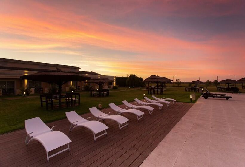 בית מלון כפרי Melincue Casino & Resort