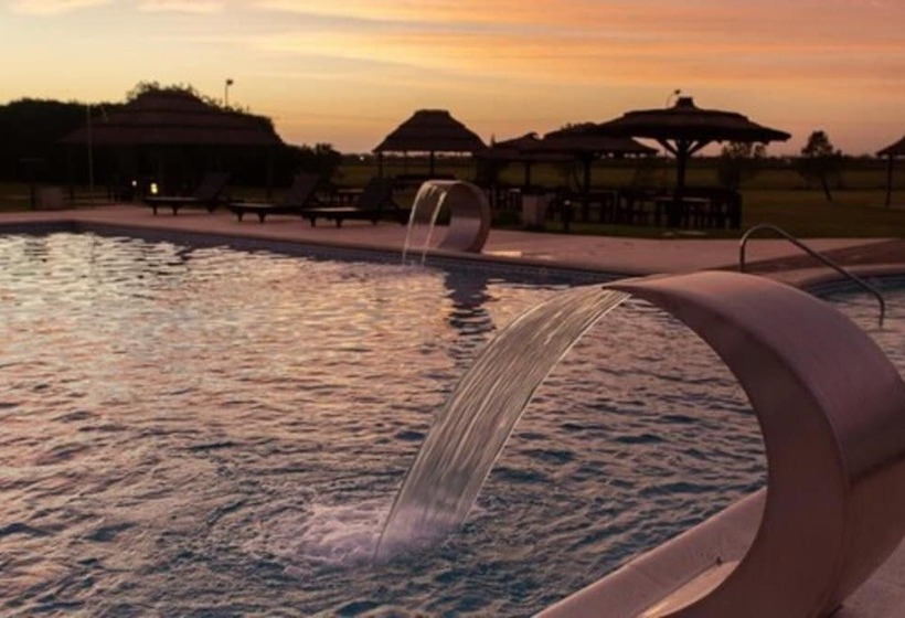 בית מלון כפרי Melincue Casino & Resort