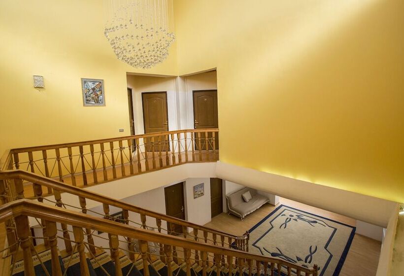هتل Villa Vita Bakuriani