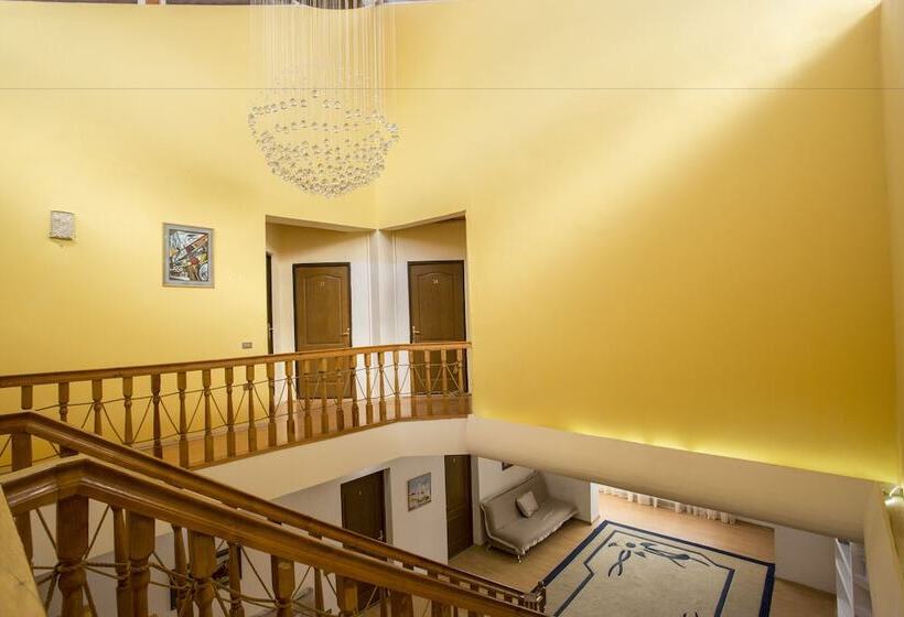 هتل Villa Vita Bakuriani