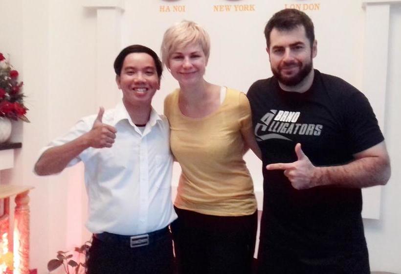 هاستل Moon & Sun