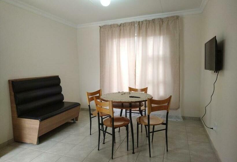 Hostel Moonlight Inn  206 Unit 1