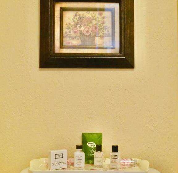 ユースホステル The Cedar Room   The Ranch House Motel