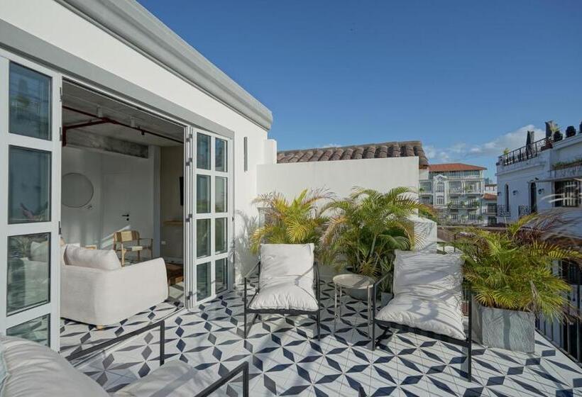 Casa Contemporánea By Wynwood House