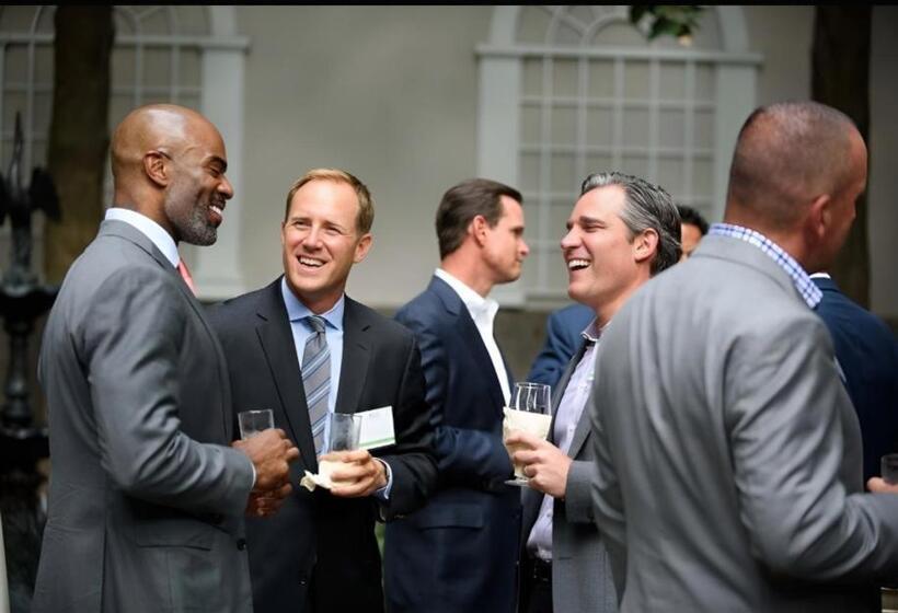 Fairfax District Chic City Oasis 2 Br Apt With Den 136