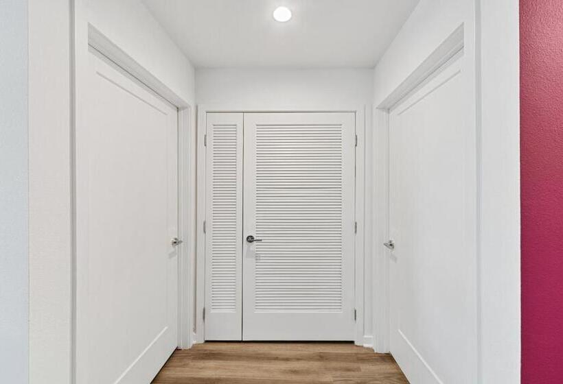 Fairfax District Chic City Oasis 2 Br Apt With Den 136