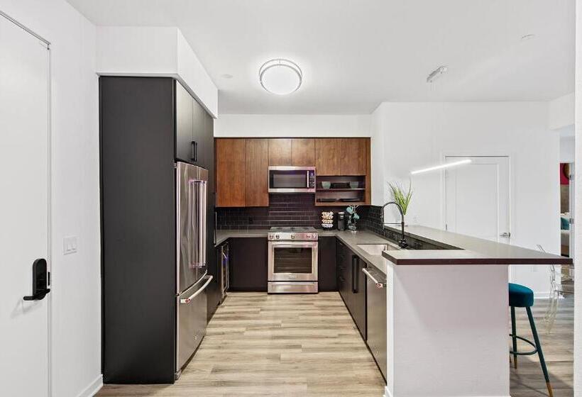 Fairfax District Chic City Oasis 2 Br Apt With Den 136