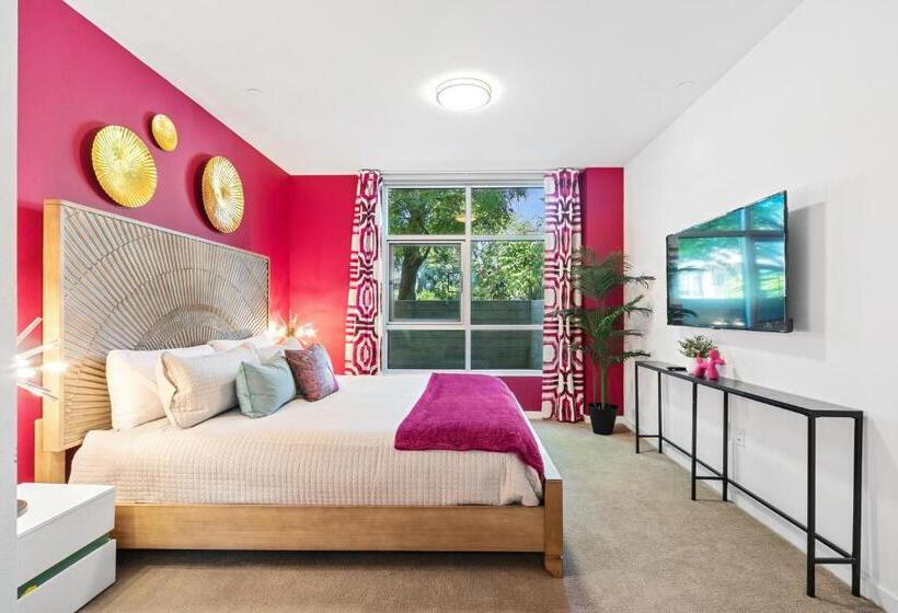 Fairfax District Chic City Oasis 2 Br Apt With Den 136