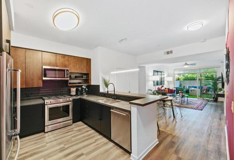 Fairfax District Chic City Oasis 2 Br Apt With Den 136