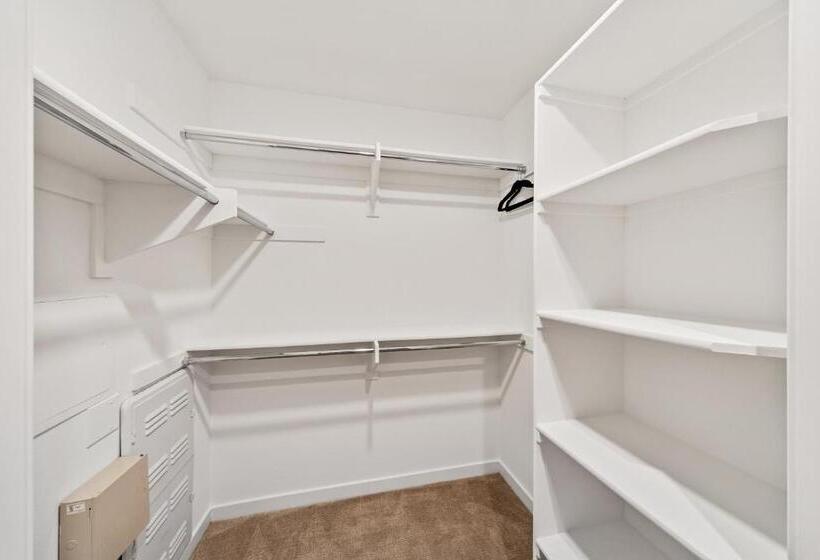 Fairfax District Chic City Oasis 2 Br Apt With Den 136