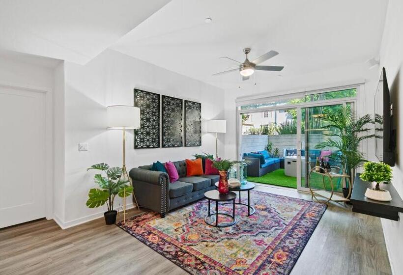 Fairfax District Chic City Oasis 2 Br Apt With Den 136