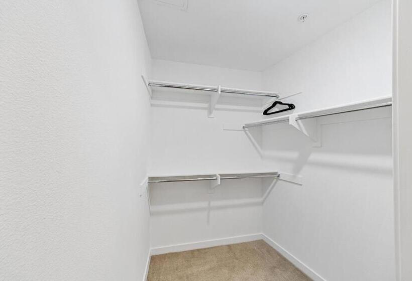 Fairfax District Chic City Oasis 2 Br Apt With Den 136