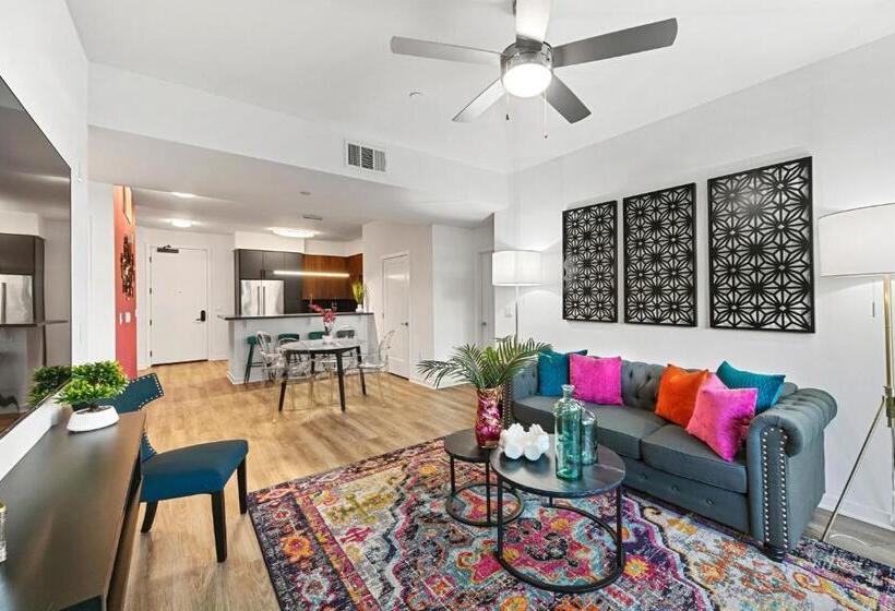 Fairfax District Chic City Oasis 2 Br Apt With Den 136