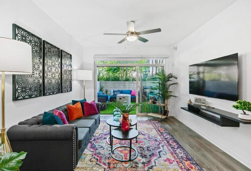 Fairfax District Chic City Oasis 2 Br Apt With Den 136