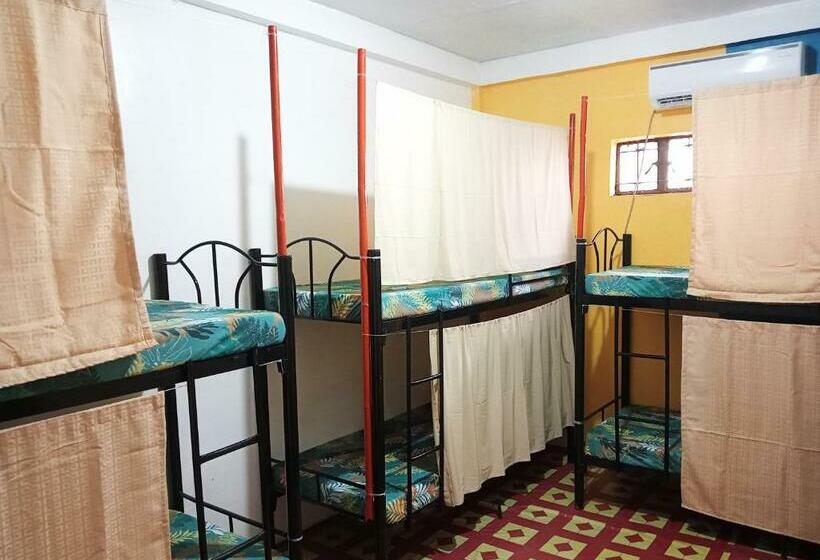 Footprints Hostel