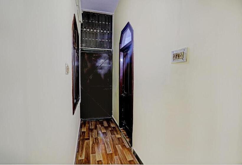 בית מלון כפרי Collection O Saket Villa