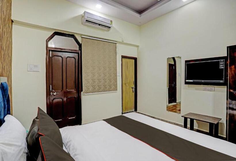 בית מלון כפרי Collection O Saket Villa