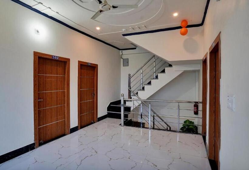 Отель Trihans Mantion