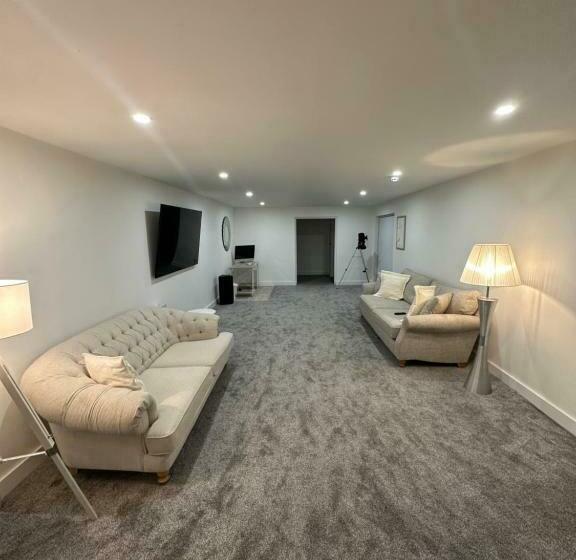 מלון כמוסות Selborne Studios   Breakfast Included