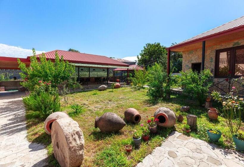 هتل Father And Son Cellar