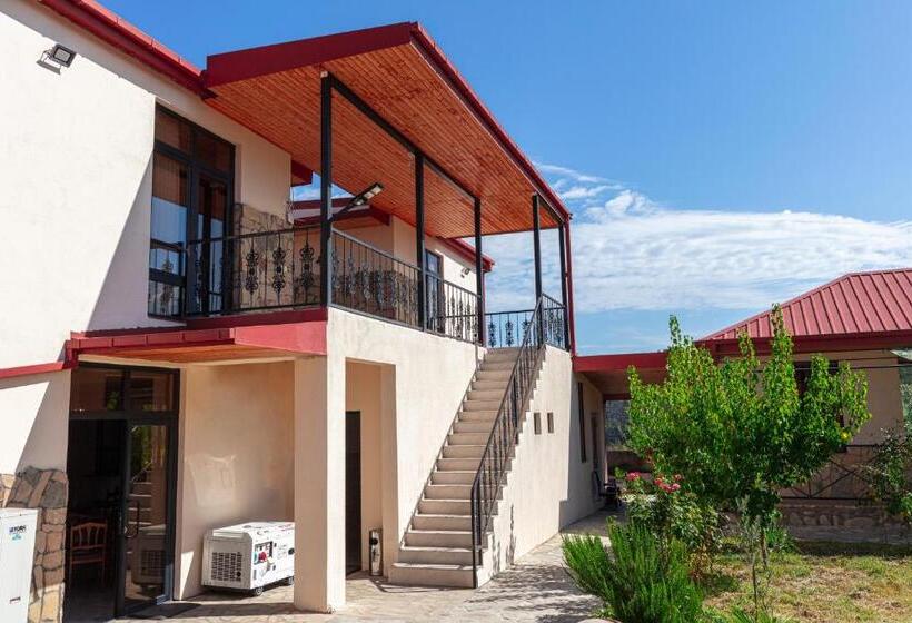 هتل Father And Son Cellar