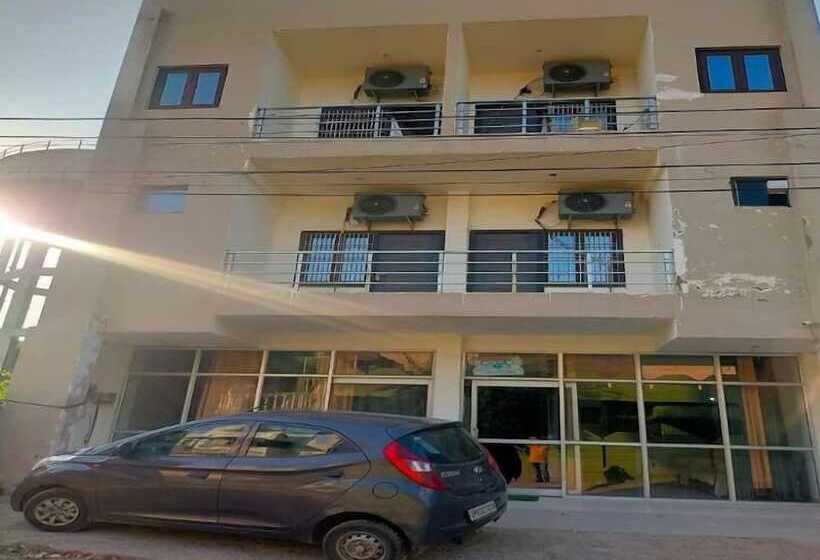 בית מלון כפרי Krishna Cottage, Vrindavan