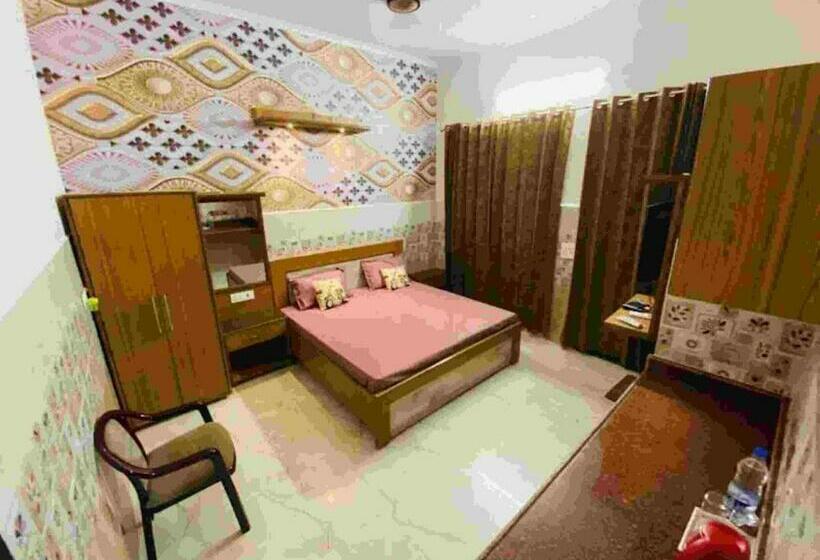 ホテル Spot On Om Fort Inn