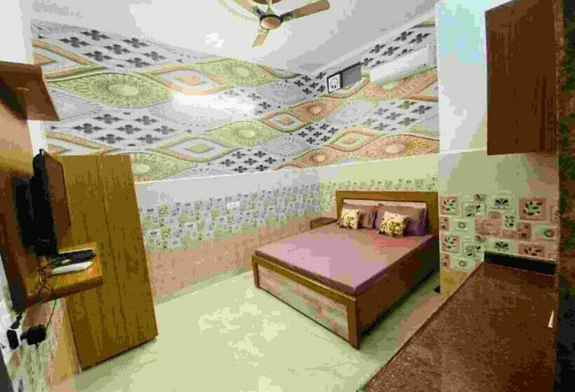 ホテル Spot On Om Fort Inn