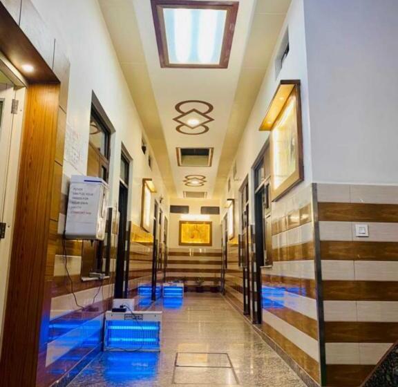 ホテル Spot On Om Fort Inn